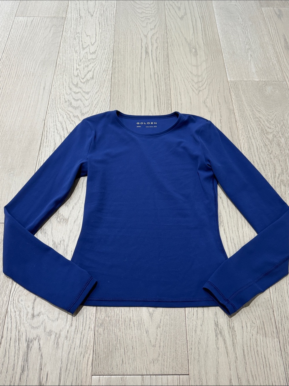 Aritzia Golden Blue Long-Sleeve Slim Fit Top. Washed never worn XS